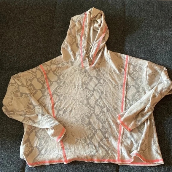 - Vintage Havana Snake Print set of two size M
Hoodie and Joggers Set - Picture 2 of 3